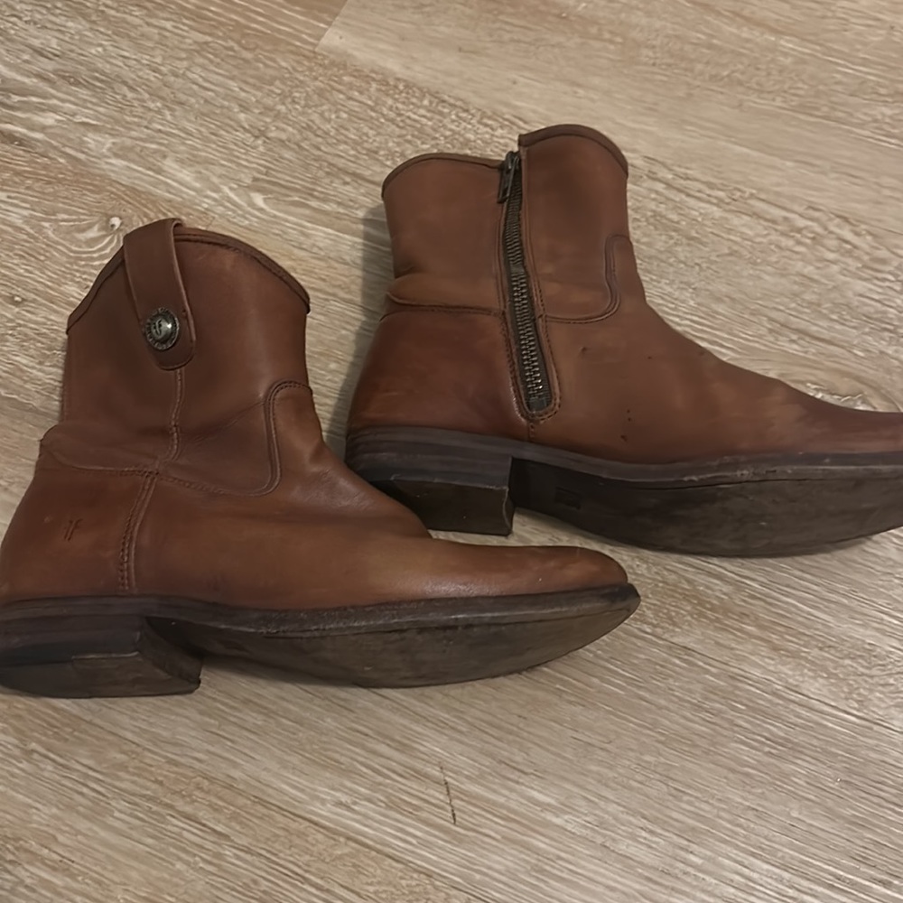 Frye Melissa button genuine leather size 7 in cognac brown color